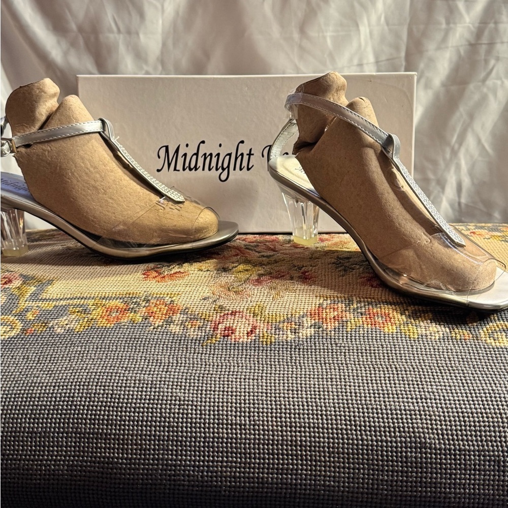 Midnight Velvet Silver Rhinestone T-Strap Clear Heel Sandals | Size 7M NNT - Picture 2 of 6